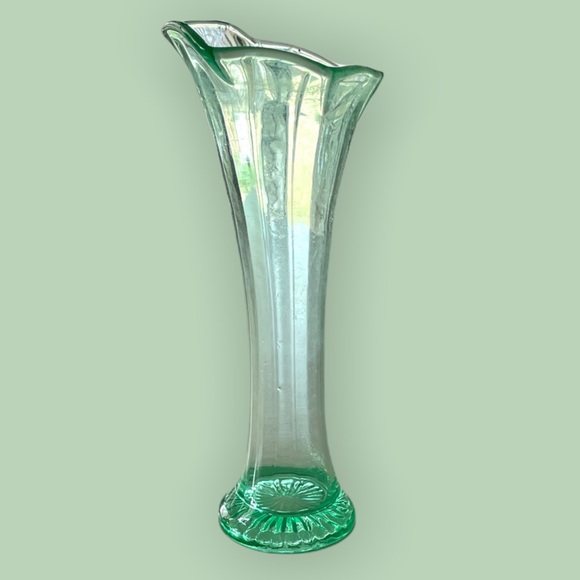 SOLDⓂ️ Vintage Uranium Green Depression Glass Ruffled Vase 10" Tall - Picture 2 of 8